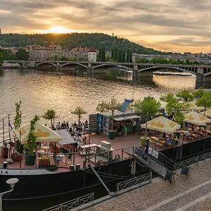Apartamento Cozy At Main Station, Praga